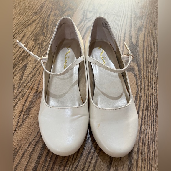 Ivory Nina Seely shoes size big kid 6, adult 8 - Picture 1 of 4